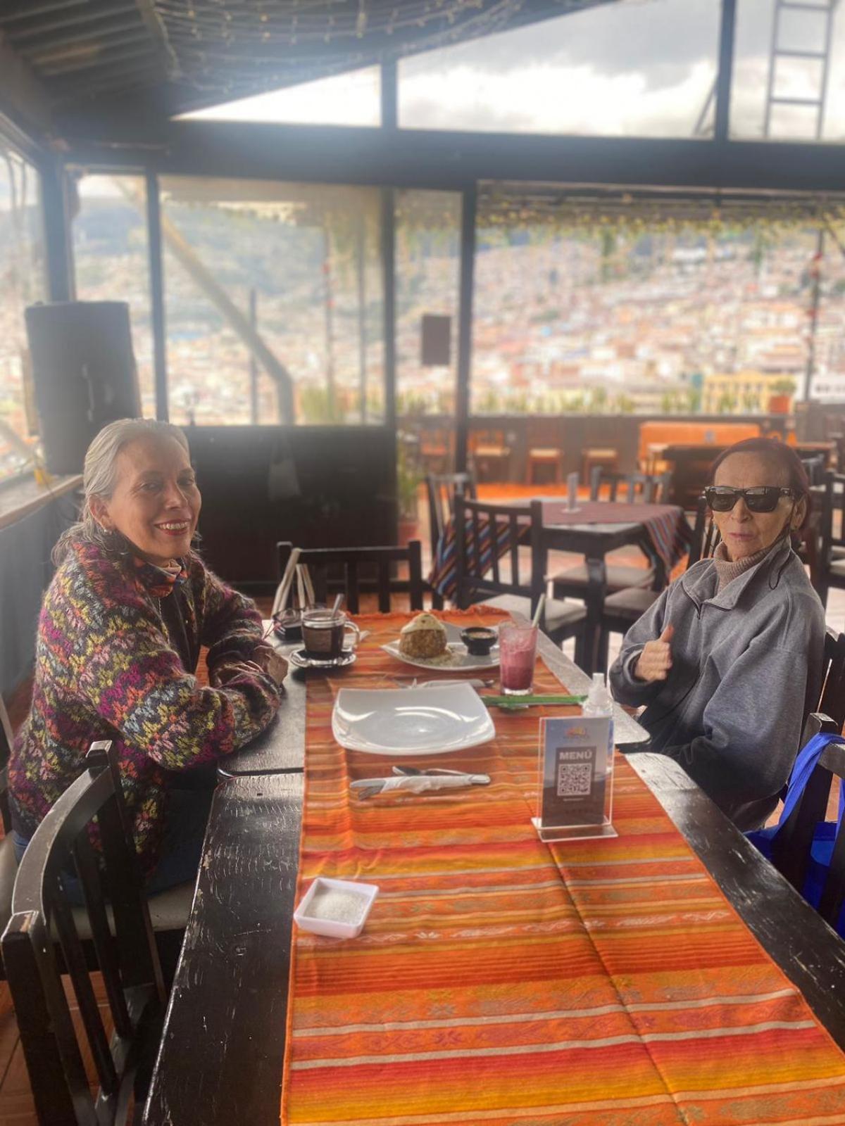 Hostal La Guayunga Rooftop Кито Экстерьер фото